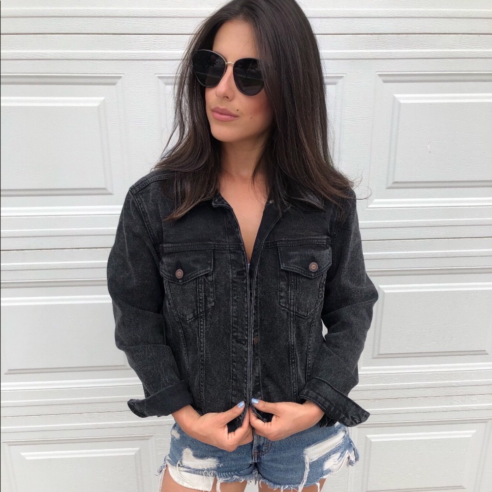 CROP LIGHTWEIGHT DENIM JACKET